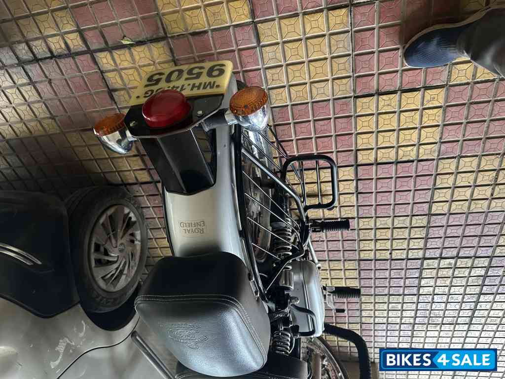 Silver Royal Enfield Classic 350 BS VI Silver Royal Enfield Classic 350 BS VI