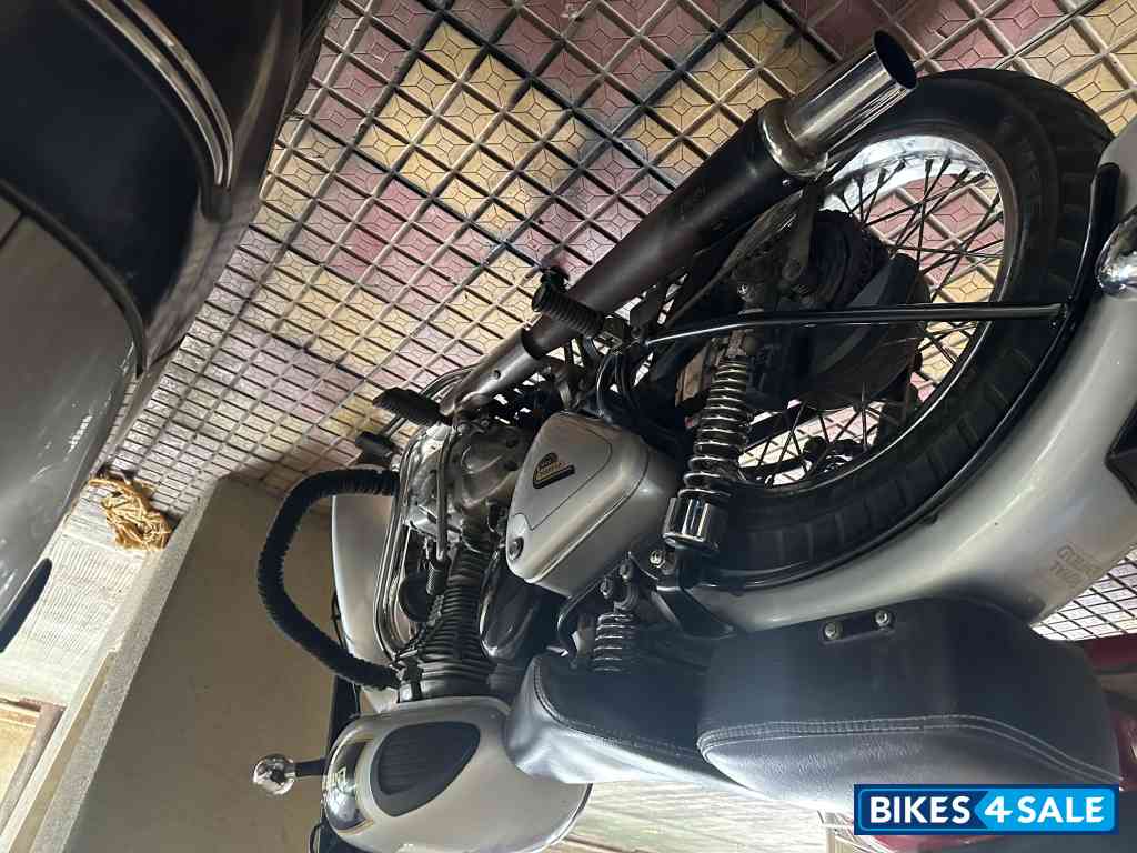 Silver Royal Enfield Classic 350 BS VI Silver Royal Enfield Classic 350 BS VI