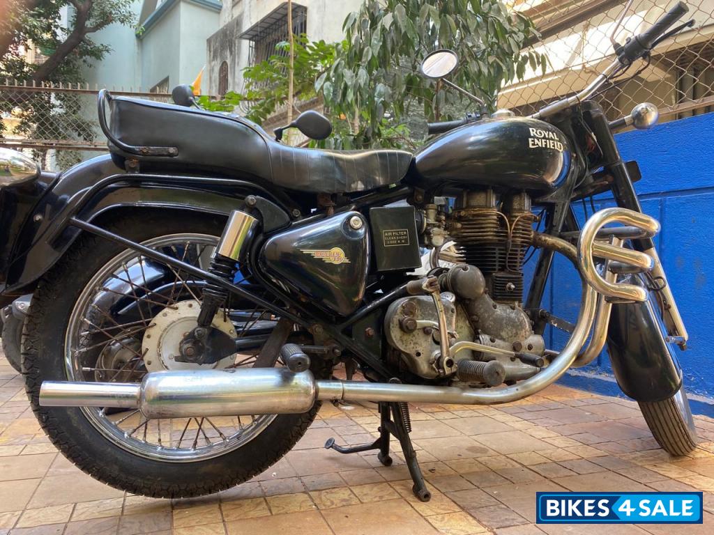 Black Royal Enfield Bullet Standard 350