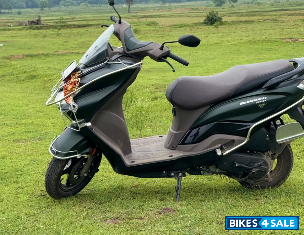 Metalic Green Suzuki Burgman Street Ride Connect Edition 2025