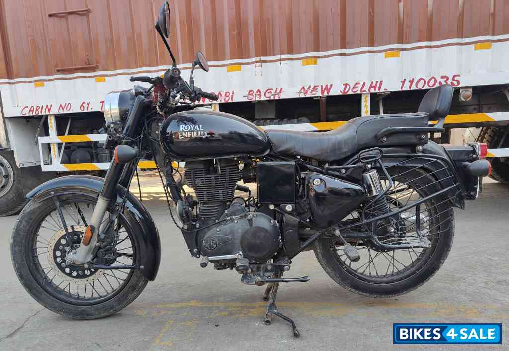 Jet Black Royal Enfield Bullet 350 ES BS6