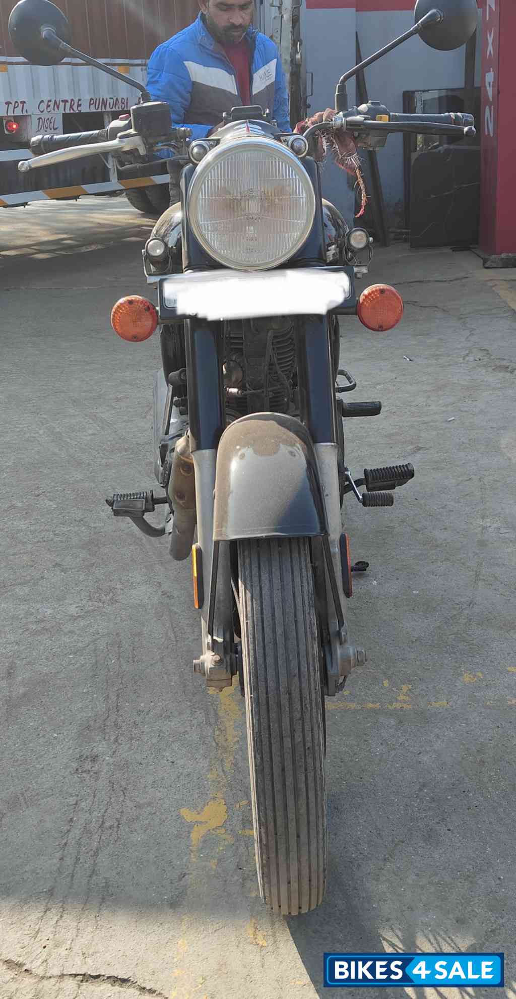 Jet Black Royal Enfield Bullet 350 ES BS6