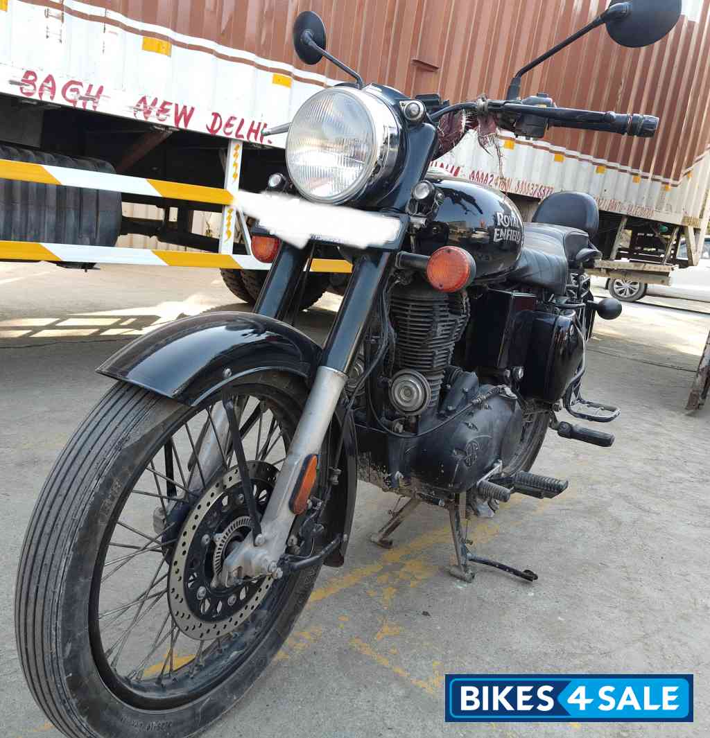 Jet Black Royal Enfield Bullet 350 ES BS6