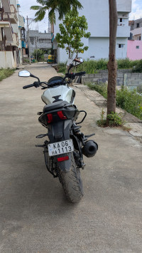 White Bajaj Dominar 400