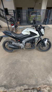 White Bajaj Dominar 400