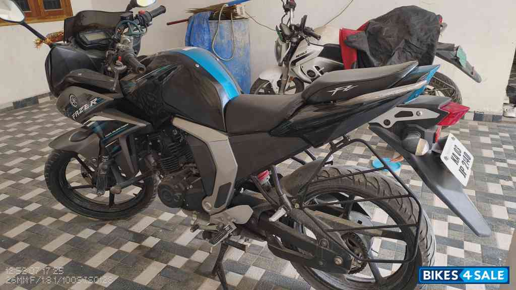 Blue Yamaha Fazer FI V2 Blue Yamaha Fazer FI V2