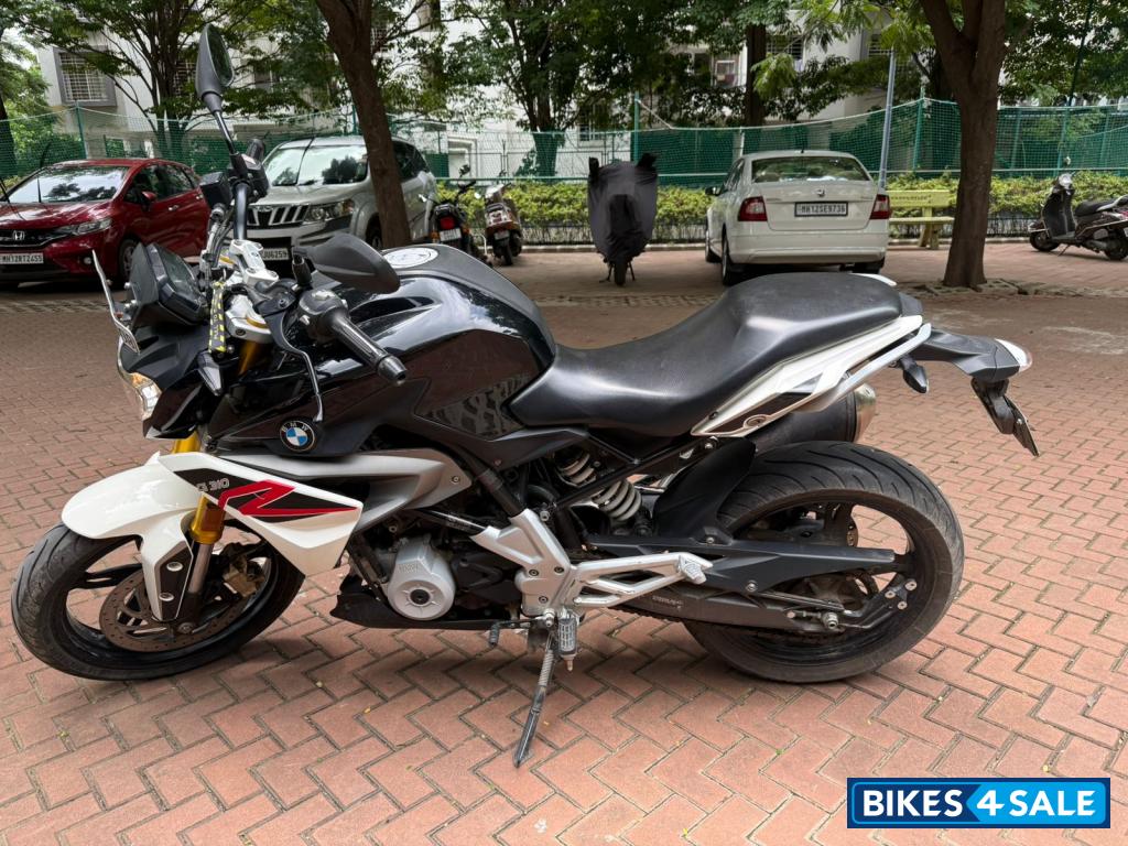 Black BMW G 310 R