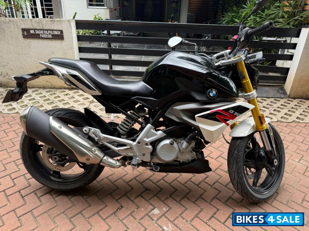 Black BMW G 310 R