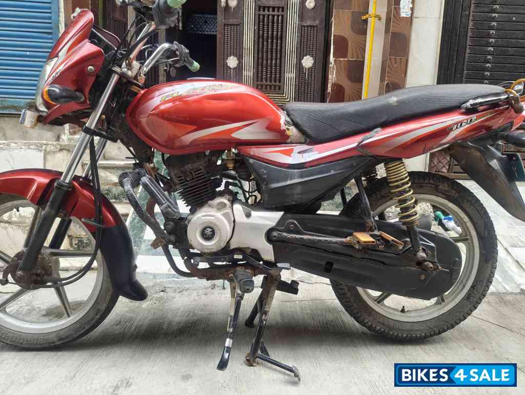 Red Bajaj Platina 100 ES