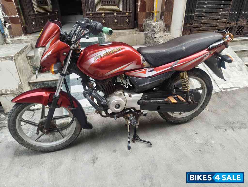 Red Bajaj Platina 100 ES