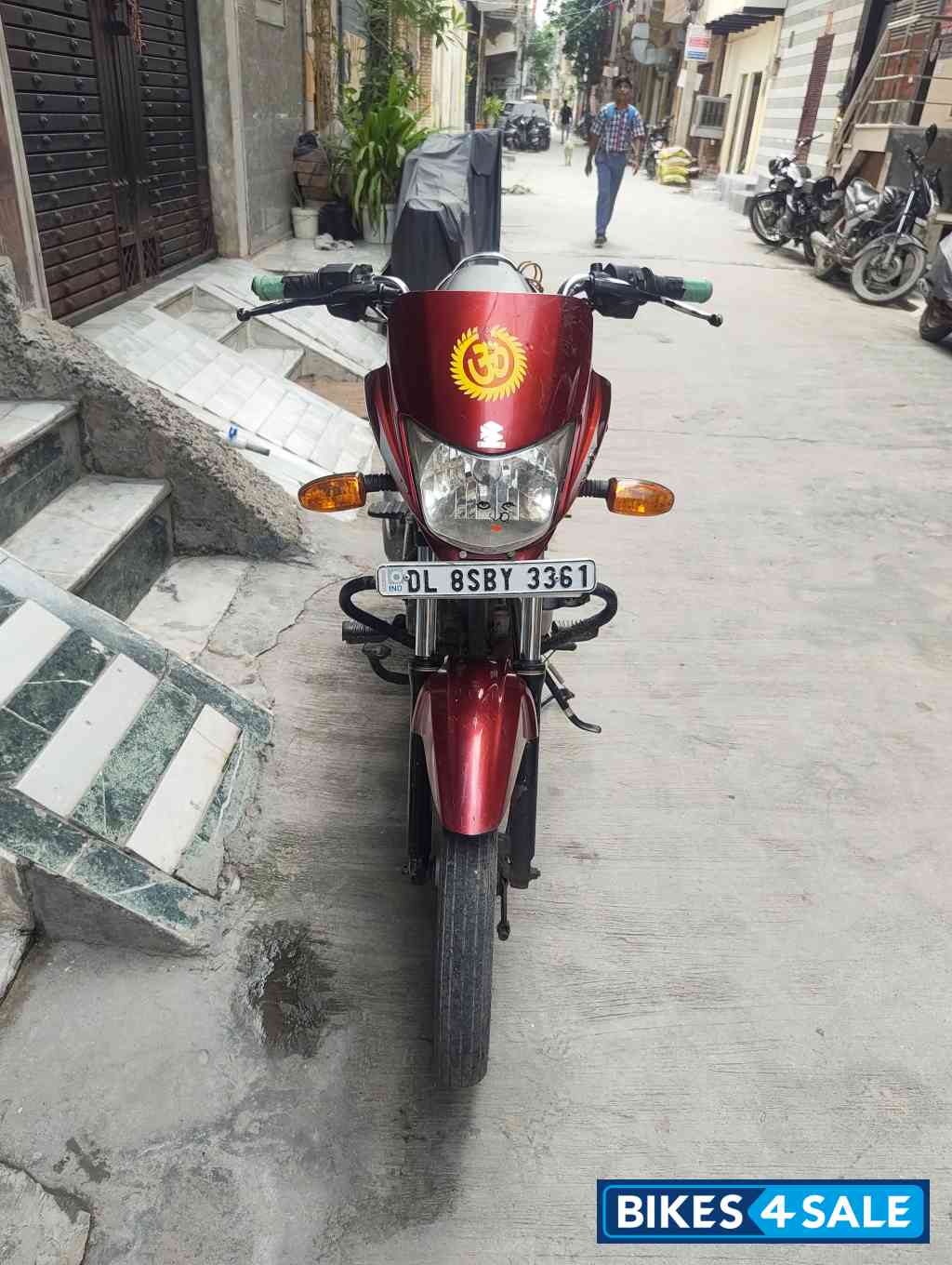 Red Bajaj Platina 100 ES