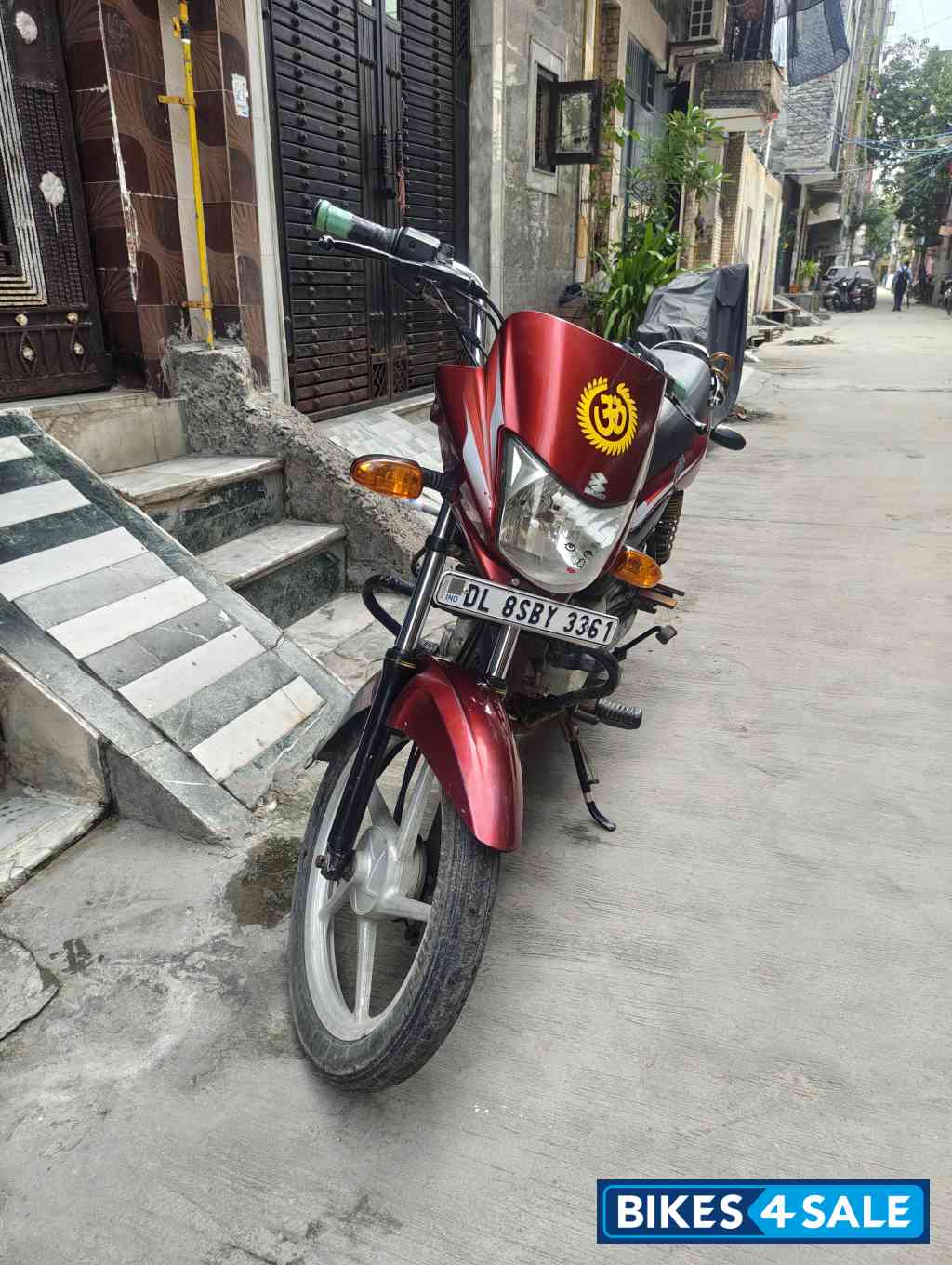 Red Bajaj Platina 100 ES