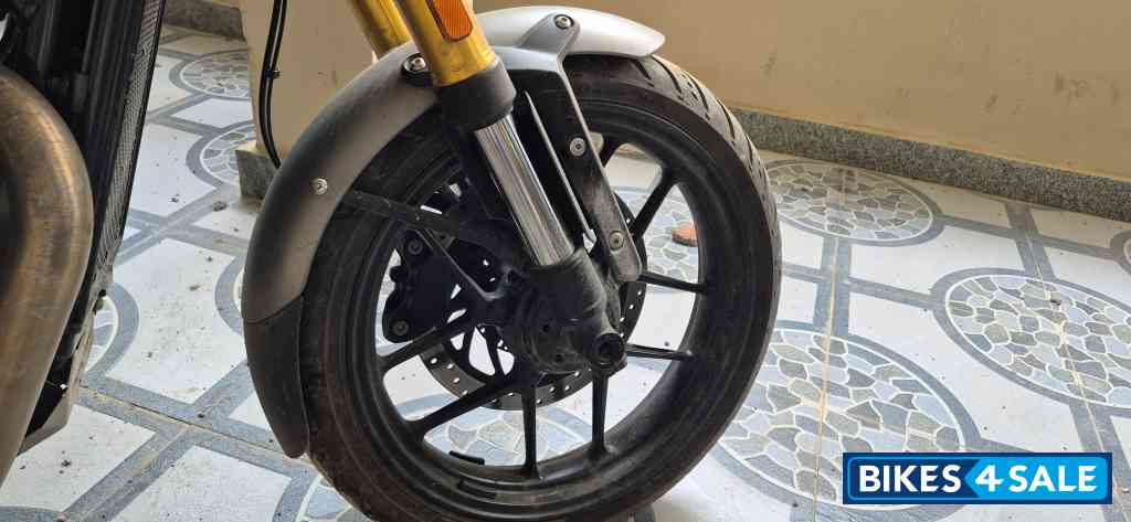 Red Triumph Speed 400