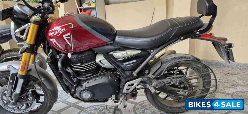 Red Triumph Speed 400