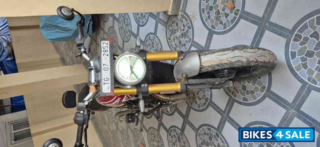 Red Triumph Speed 400