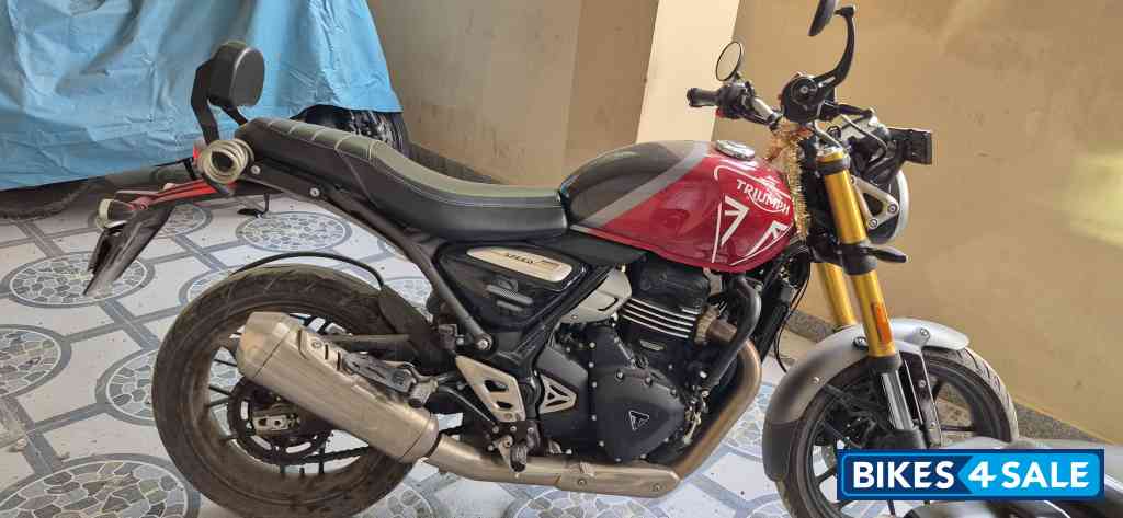 Red Triumph Speed 400