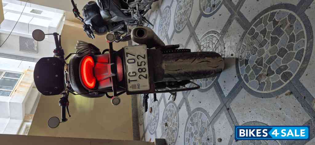 Red Triumph Speed 400