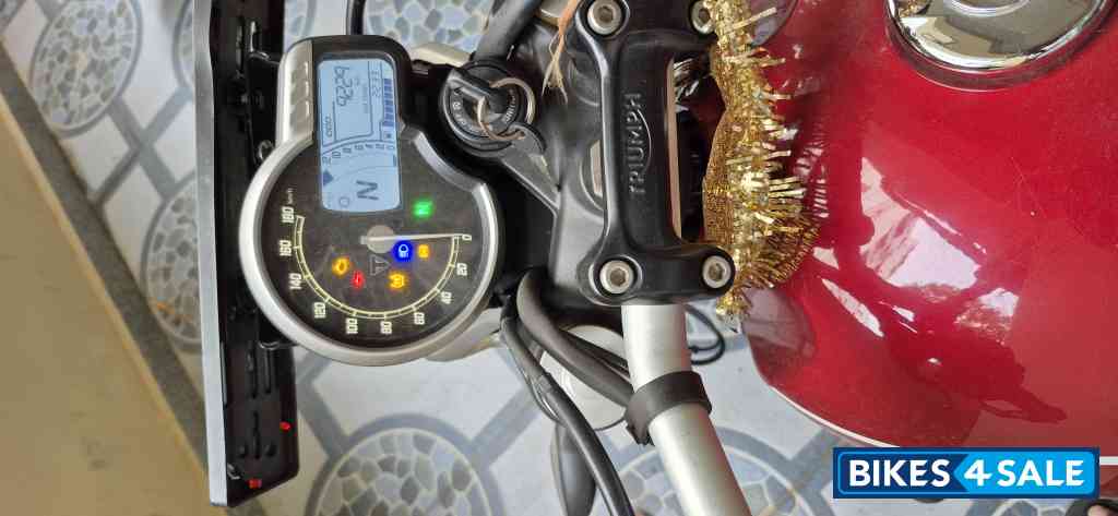 Red Triumph Speed 400