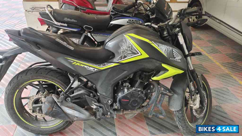 Green/ Black Honda CB Hornet 160R ABS