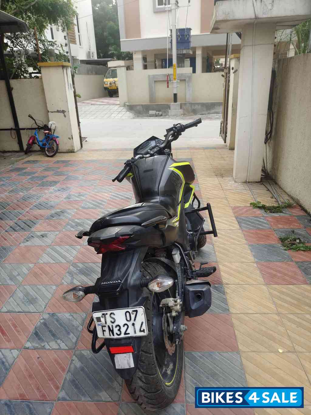 Green/ Black Honda CB Hornet 160R ABS