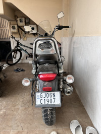 Black Bajaj Avenger Cruise 220