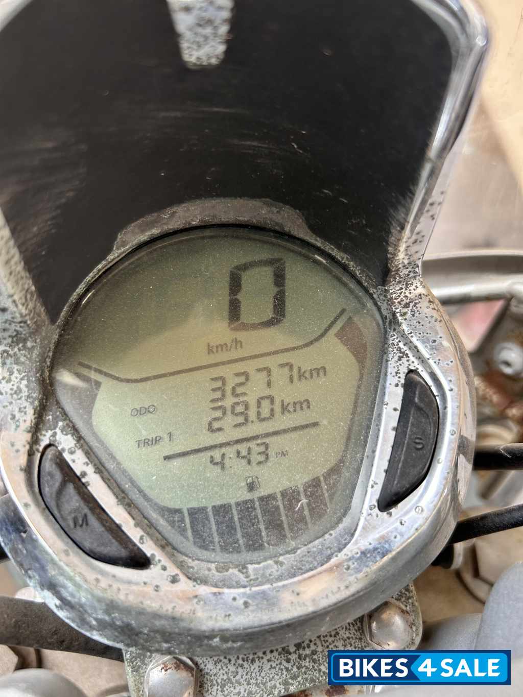 Black Bajaj Avenger Cruise 220