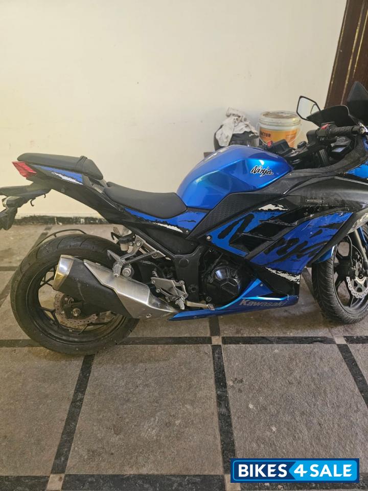 Kawasaki Ninja 300 BS6