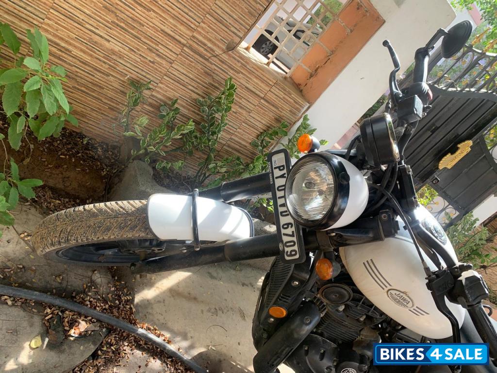 Jawa 42 Bobber Dual Channel ABS