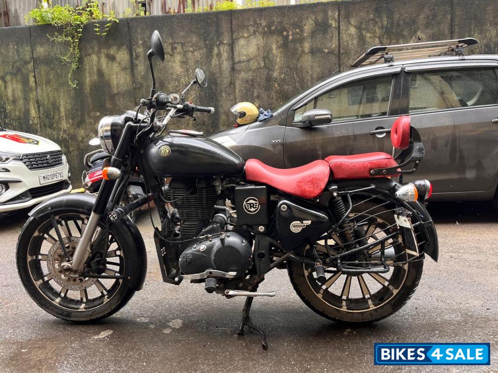 Matt Black Royal Enfield Classic 350 Matt Black Royal Enfield Classic 350