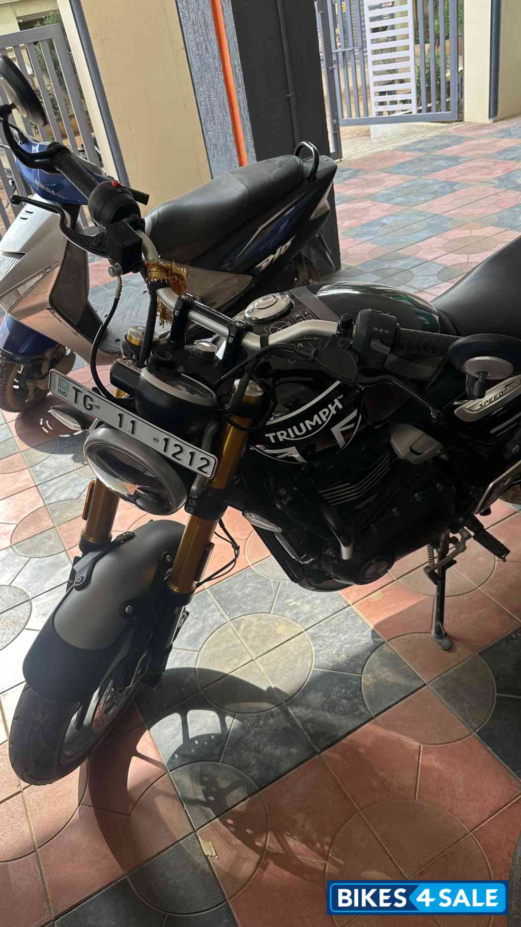 Black Triumph Speed 400