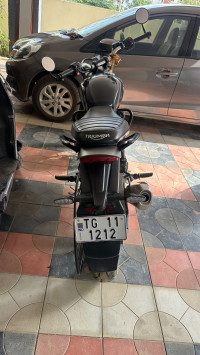 Black Triumph Speed 400