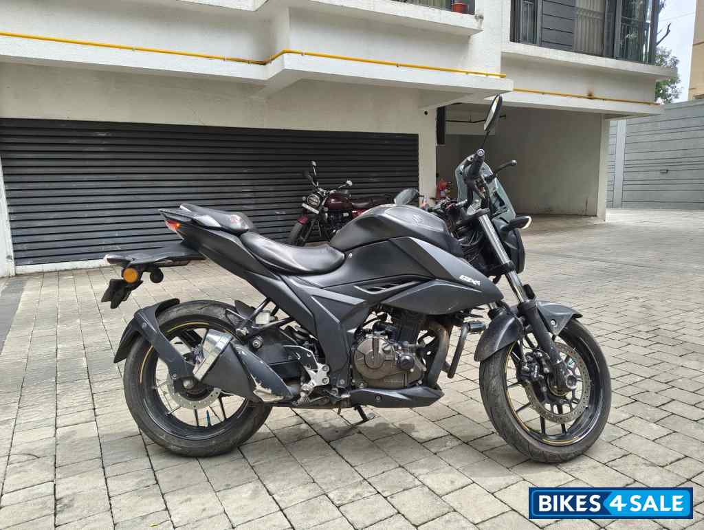 Black Suzuki Gixxer 250 BS6