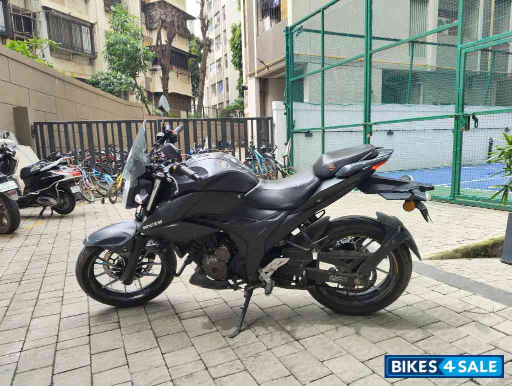 Black Suzuki Gixxer 250 BS6