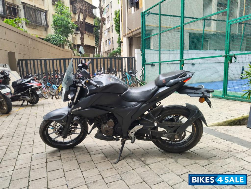 Black Suzuki Gixxer 250 BS6