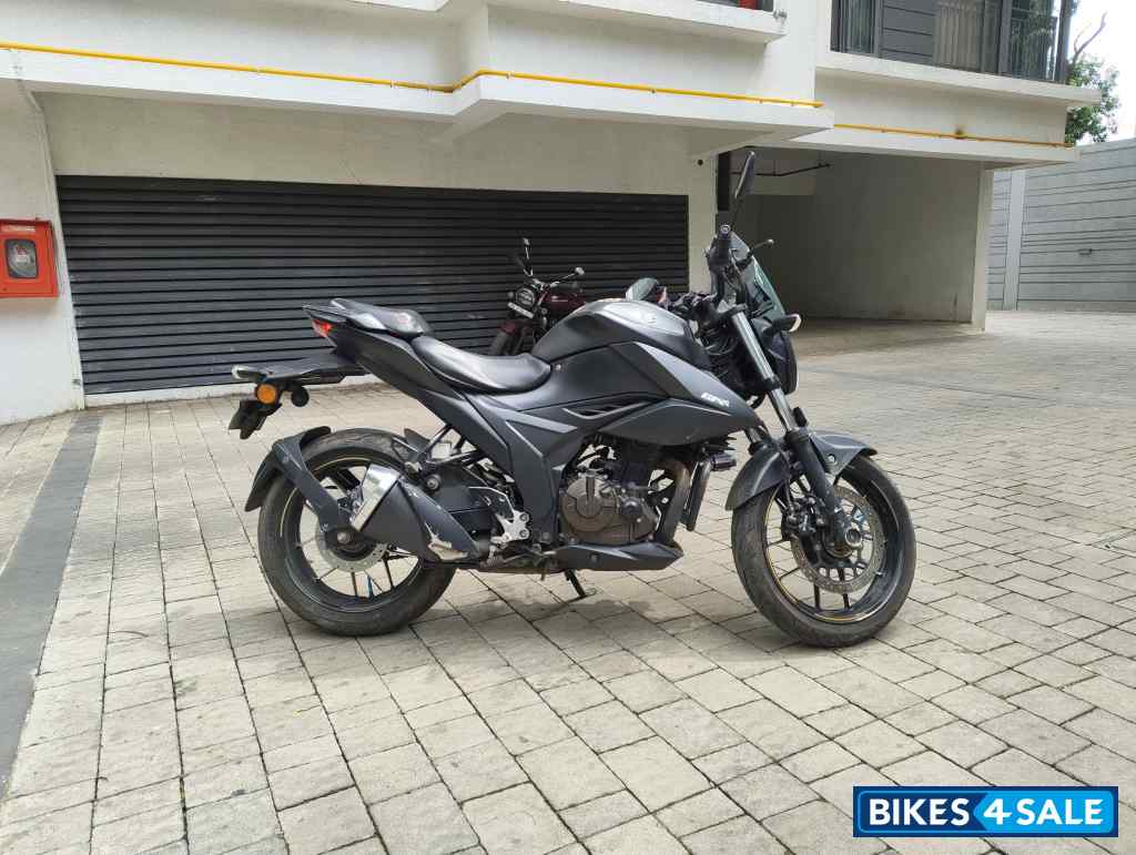 Black Suzuki Gixxer 250 BS6