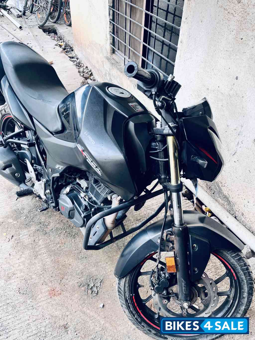 Stealth Black Hero Xtreme 160R