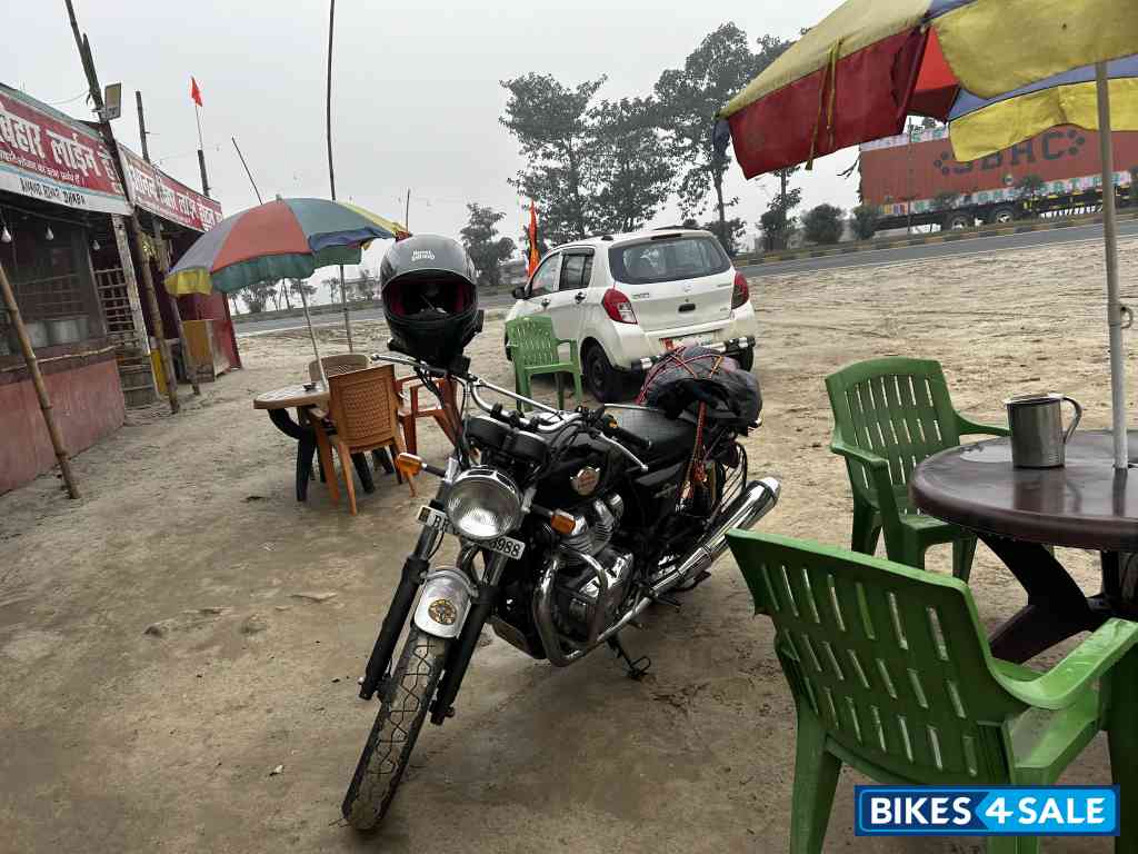 Black Royal Enfield Interceptor 650 Twin