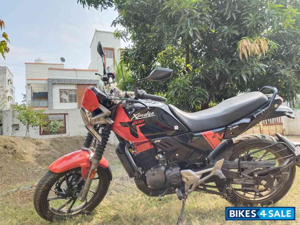 Red Black Hero Xpulse 200 4V