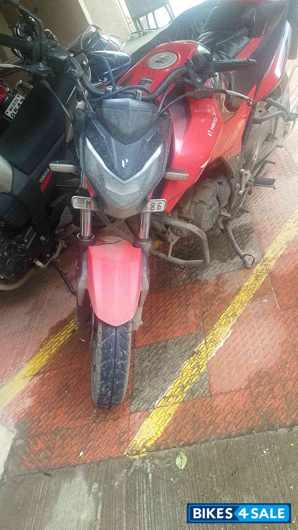 Red And Black Hero Xtreme 160R