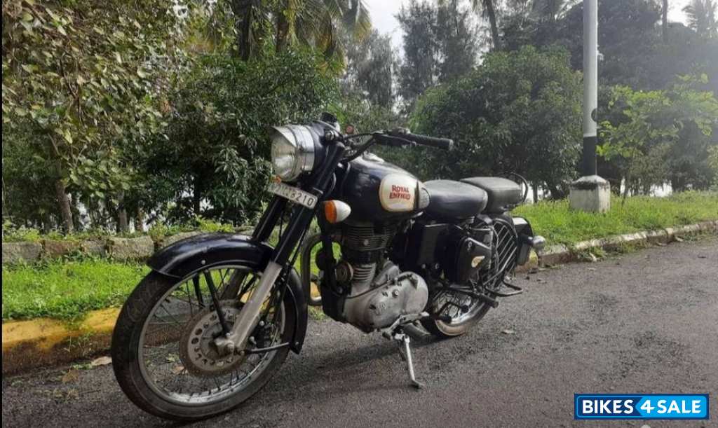 Black Royal Enfield Classic 350