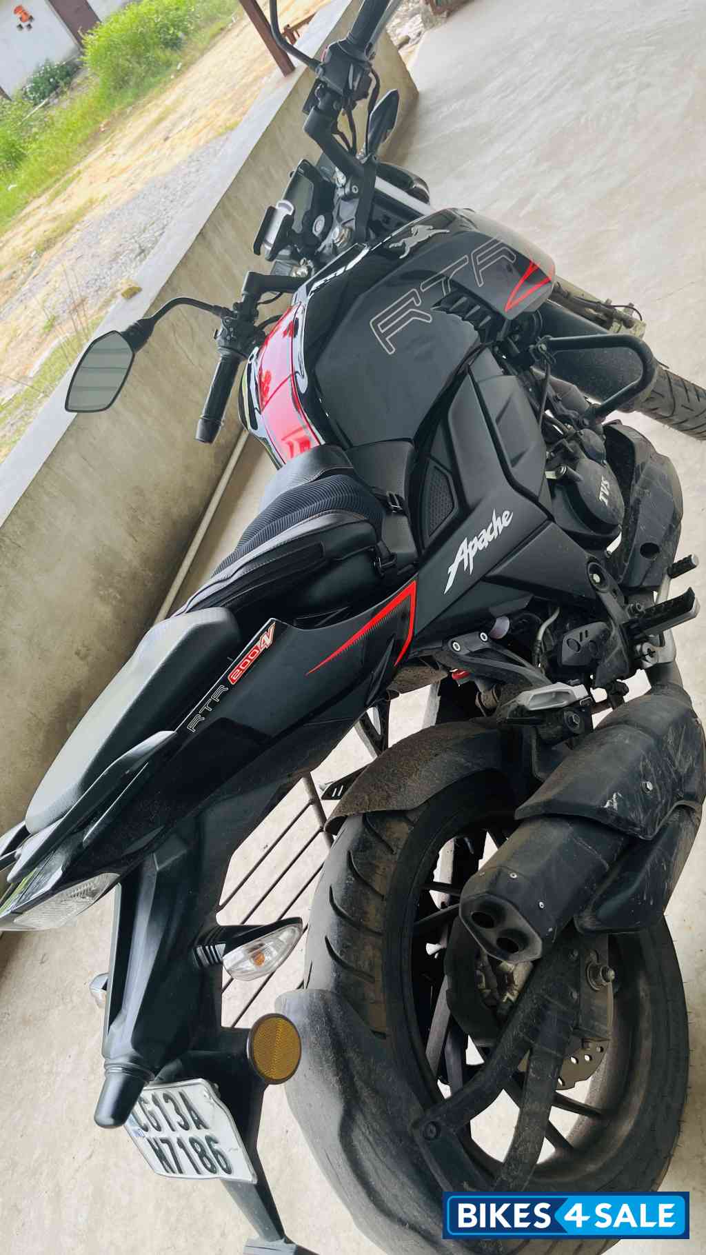 Black TVS Apache RTR 200 4V ABS Race Edition 2.0
