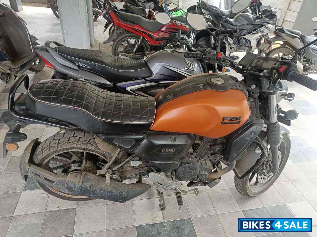 Orange Yamaha FZ-X