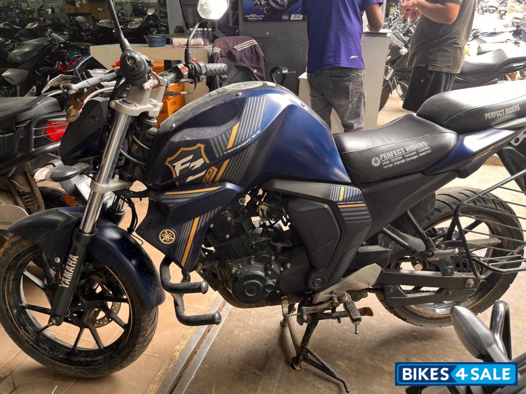 Blue Yamaha FZ-S FI V2
