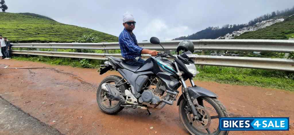 Black Yamaha FZ-S FI V2