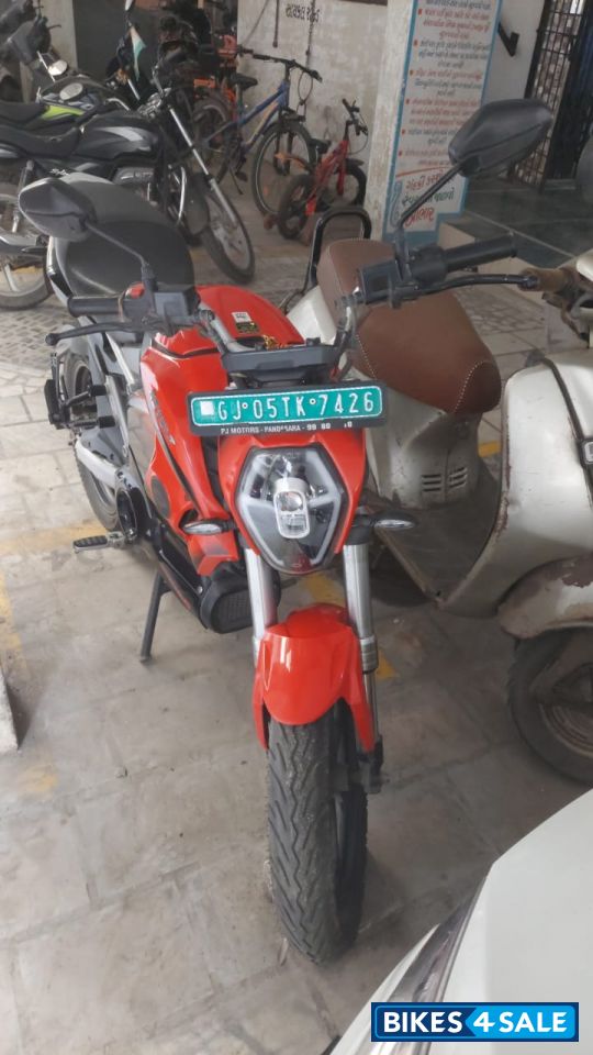 Red Revolt RV400 Eclipse Red