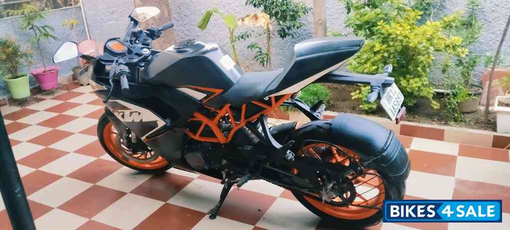 A Black KTM RC 200 A Black KTM RC 200