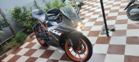 A Black KTM RC 200