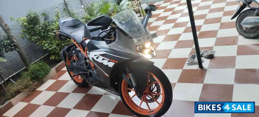 A Black KTM RC 200 A Black KTM RC 200