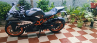 A Black KTM RC 200