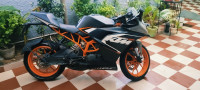 A Black KTM RC 200